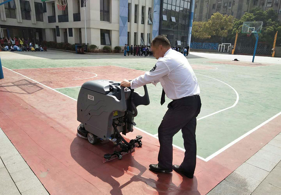 江西大型清潔設(shè)備多功能洗地機(jī)和電動(dòng)<a href=http://www.sm16.cn target=_blank class=infotextkey>掃地車生產(chǎn)廠</a>